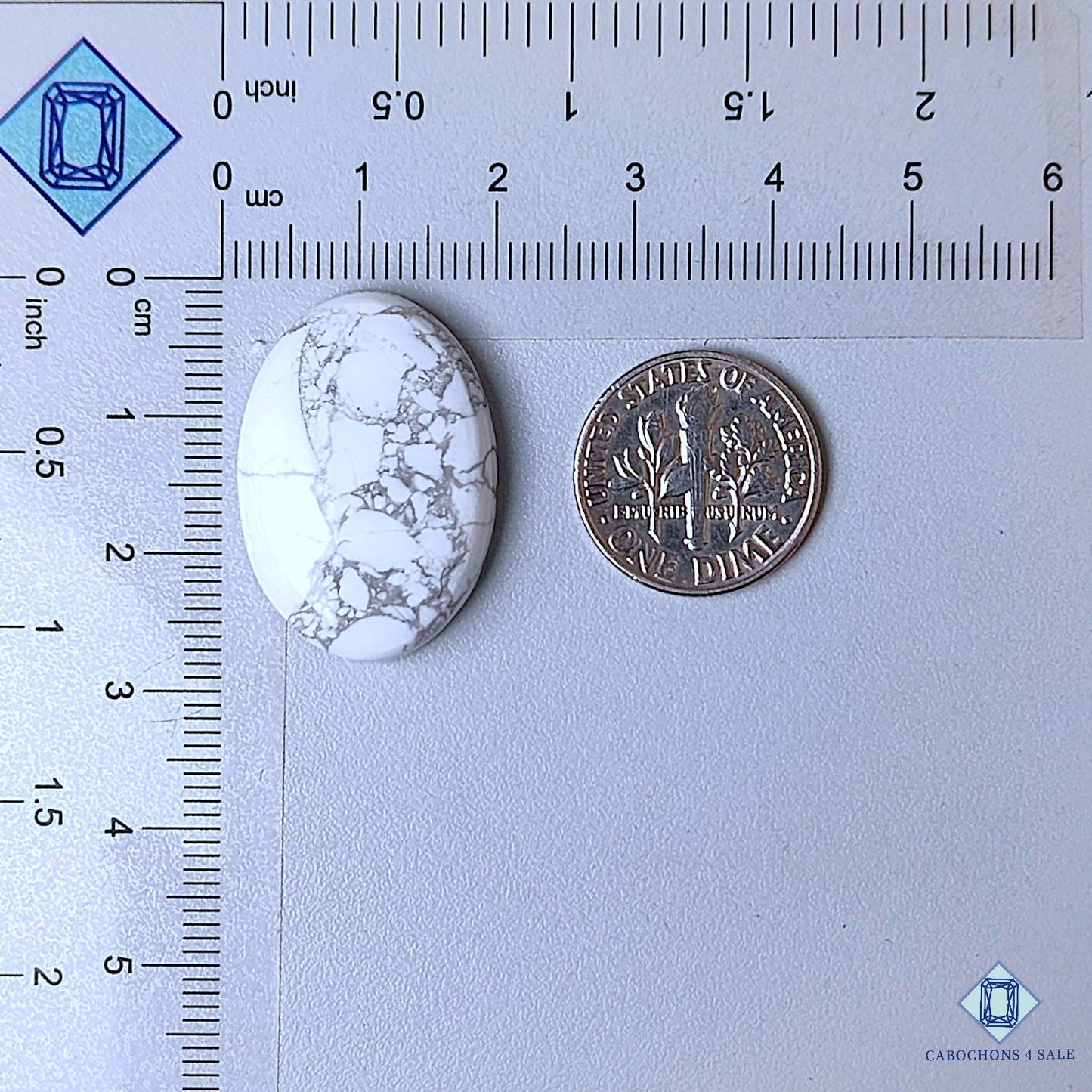 Cabujones ovalados de howlita natural de 26 x 18 x 6 mm, procedentes de California, disponibles para la venta.