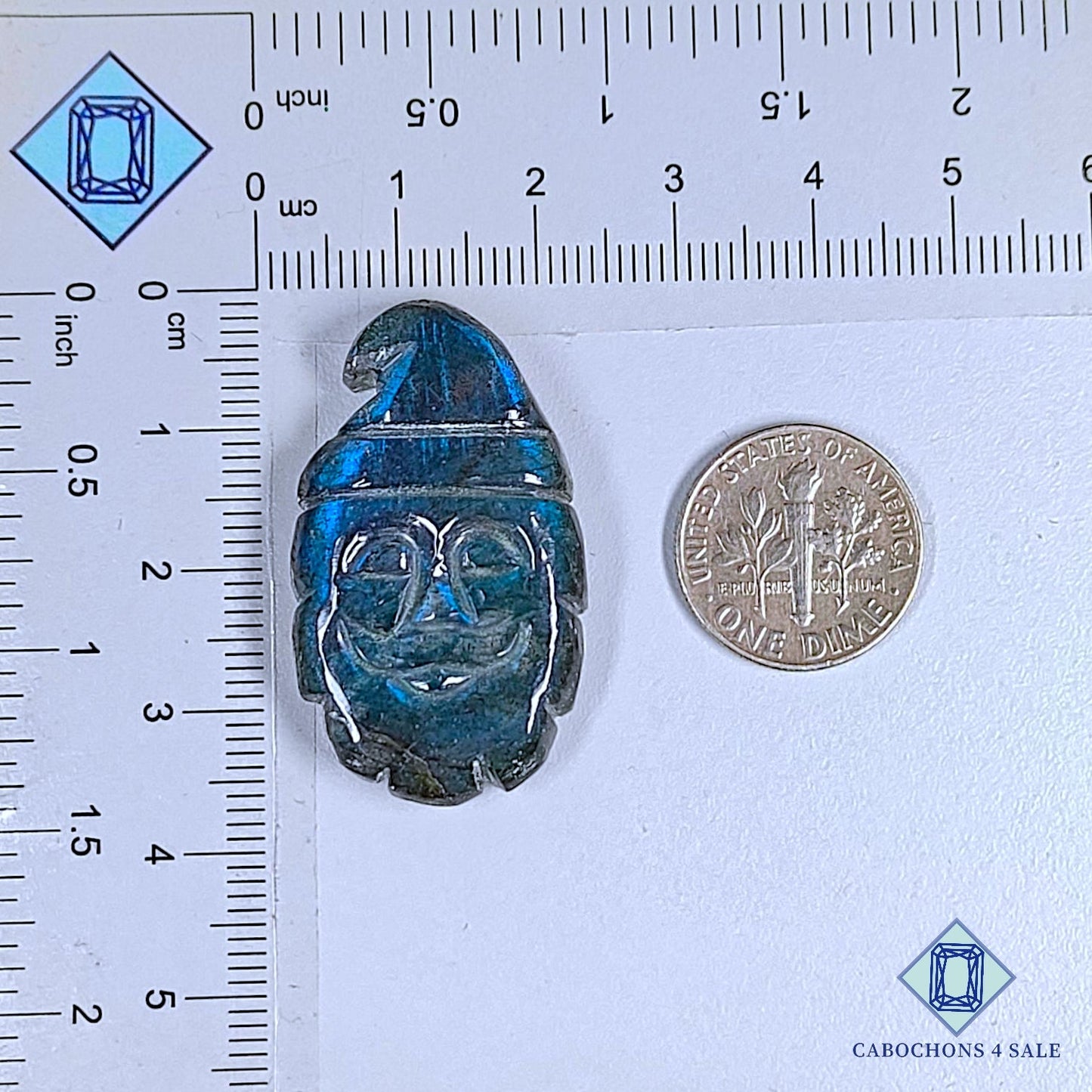 Labradorita azul natural tallada a mano, 35 x 21 x 7 mm, de Madagascar, disponible para la venta.