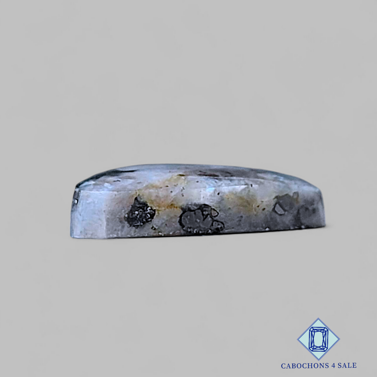 Tallas de corazón de larvikita