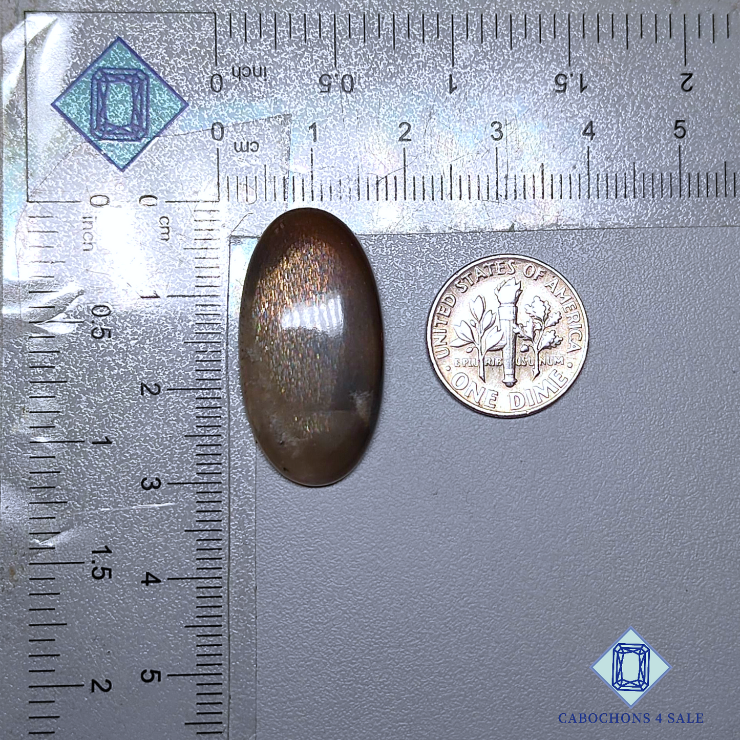 Cabujones ovalados de piedra solar con enrejado arcoíris de lluvia de meteoritos