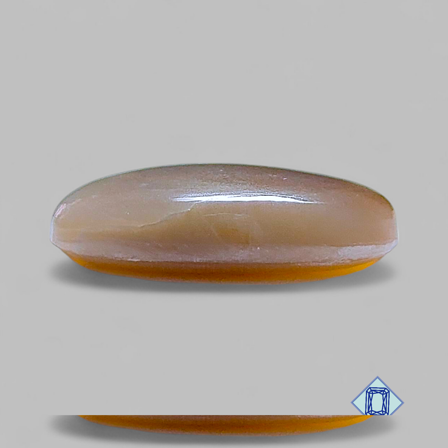 Cabujones ovalados de piedra solar con enrejado arcoíris de lluvia de meteoritos