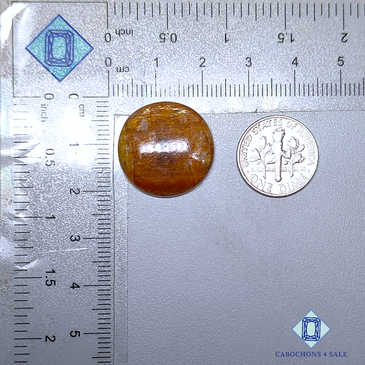 Cabujones redondos de piedra solar con enrejado arcoíris de lluvia de meteoritos