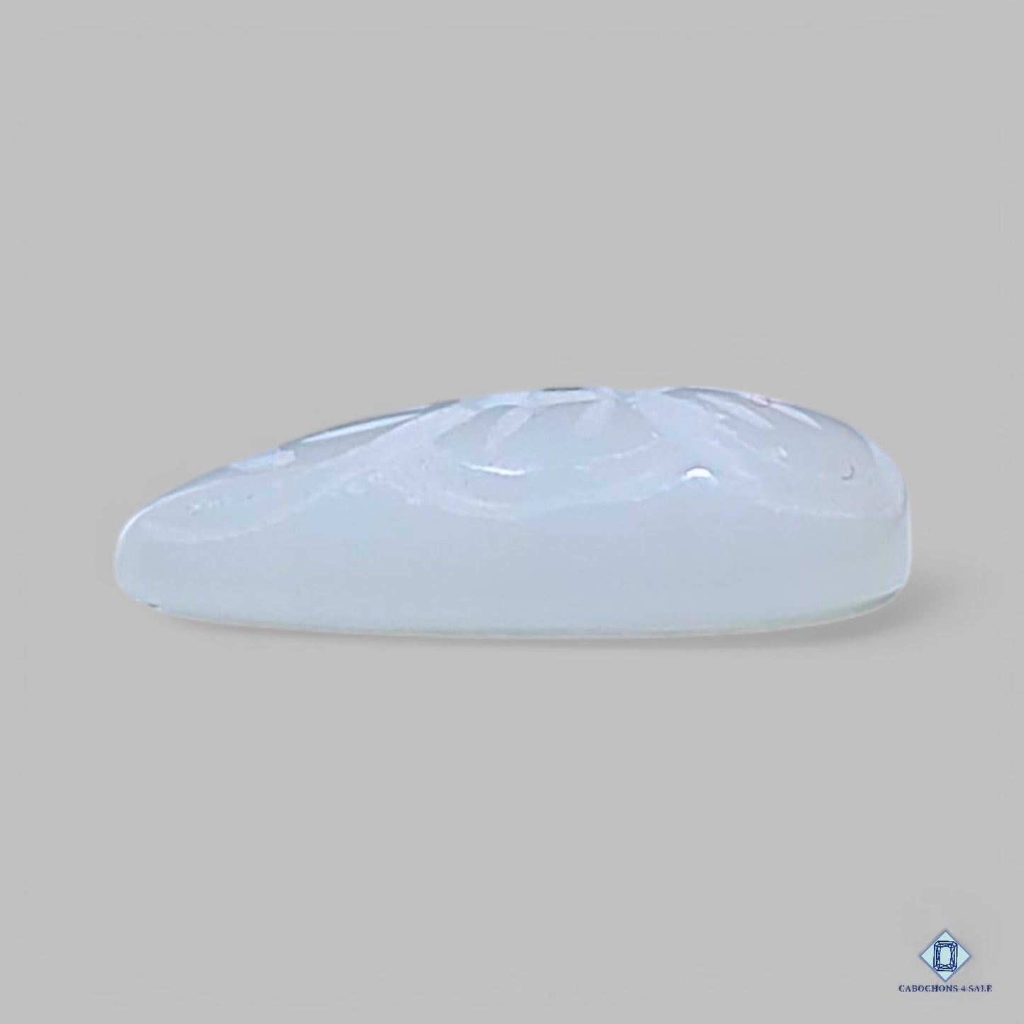 Tallas de pera de piedra lunar blanca de Madrás