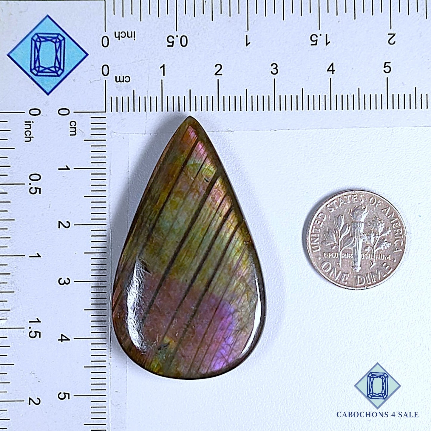 Cabujones de labradorita multicolor natural de 45 x 27 x 7 mm de Madagascar, disponibles para la venta.