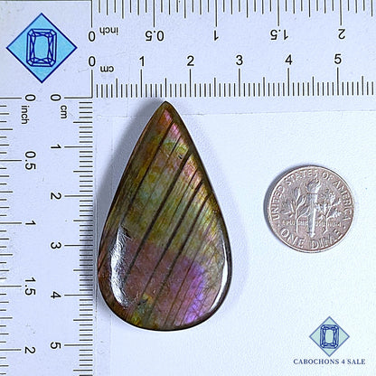 Cabujones de labradorita multicolor natural de 45 x 27 x 7 mm de Madagascar, disponibles para la venta.