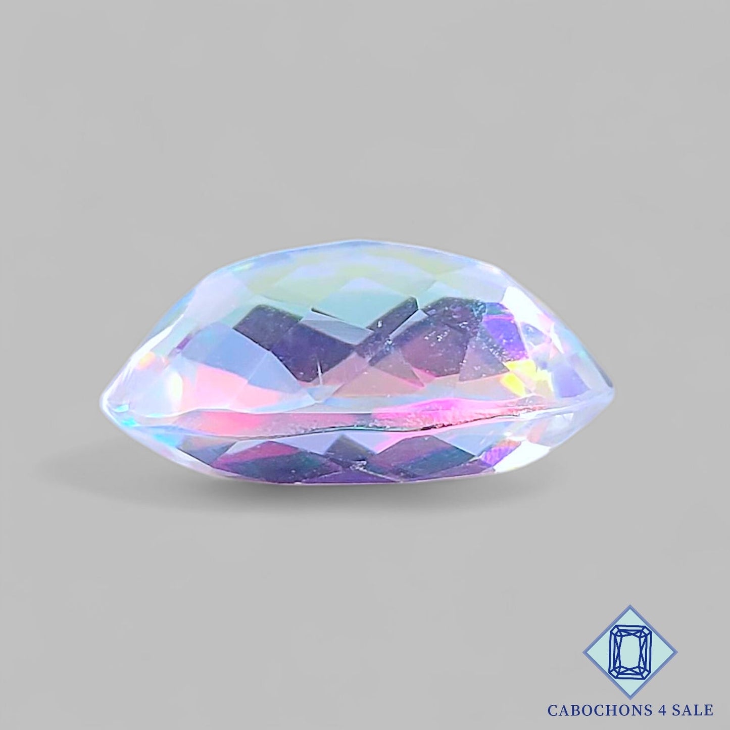 Piedra preciosa de vidrio místico de corte facetado ovalado de 22 x 16 x 9 mm disponible para la venta