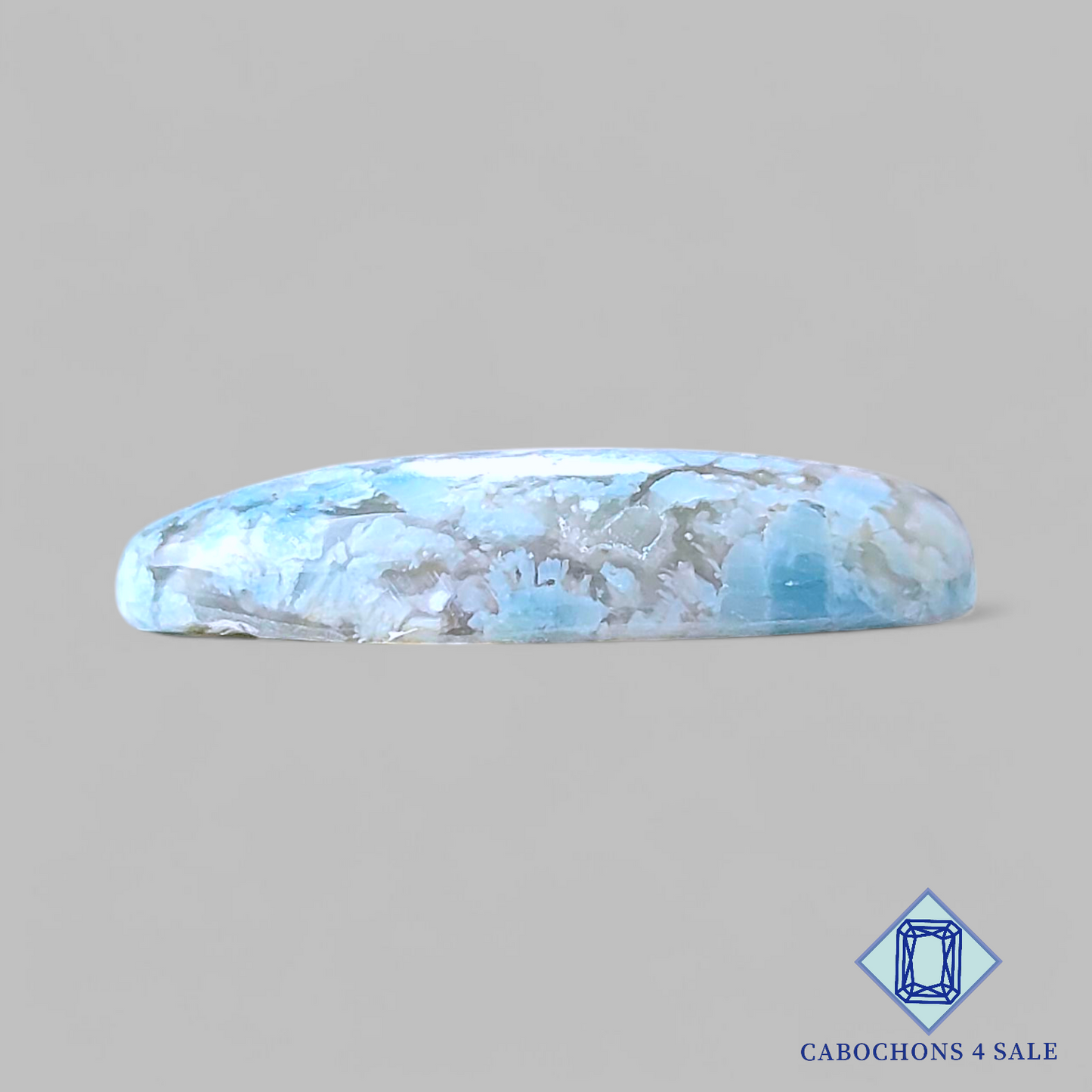 Ópalo con cabujones ovalados de calcedonia