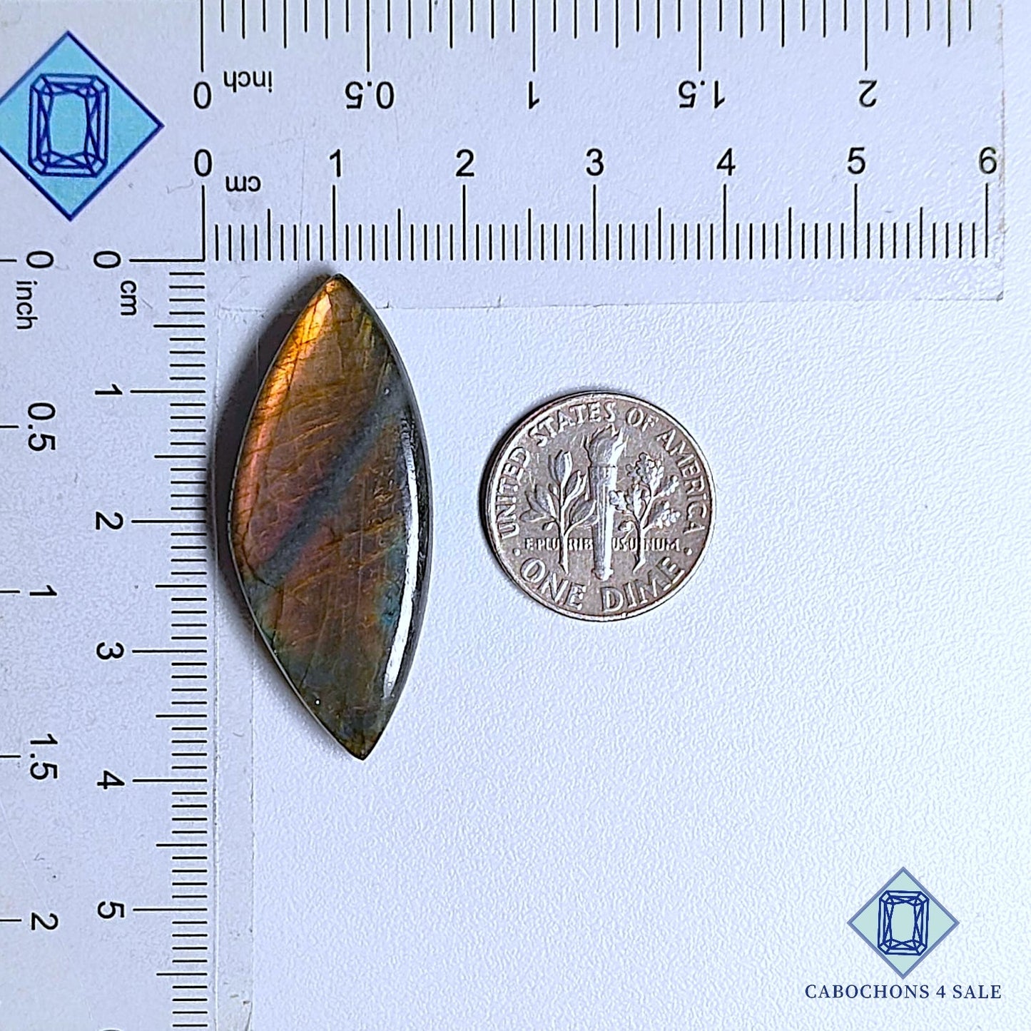 Cabujones de labradorita multicolor natural de 37 x 15 x 5 mm de Madagascar, disponibles para la venta.