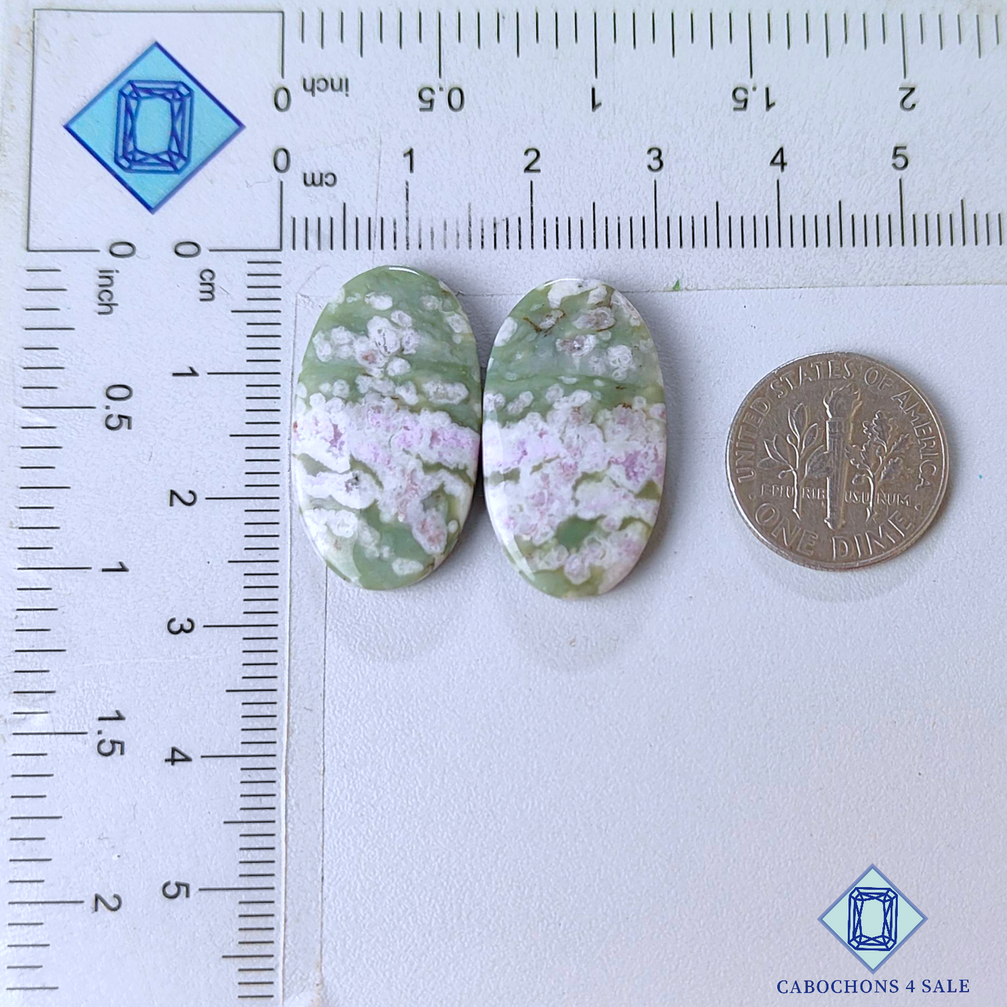 Pares ovalados de jade de la paz