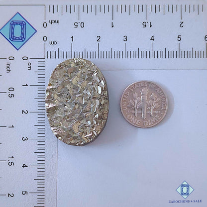 Piedra preciosa de pirita natural ovalada drusa de 32 x 23 x 8 mm procedente de Perú, disponible para la venta.