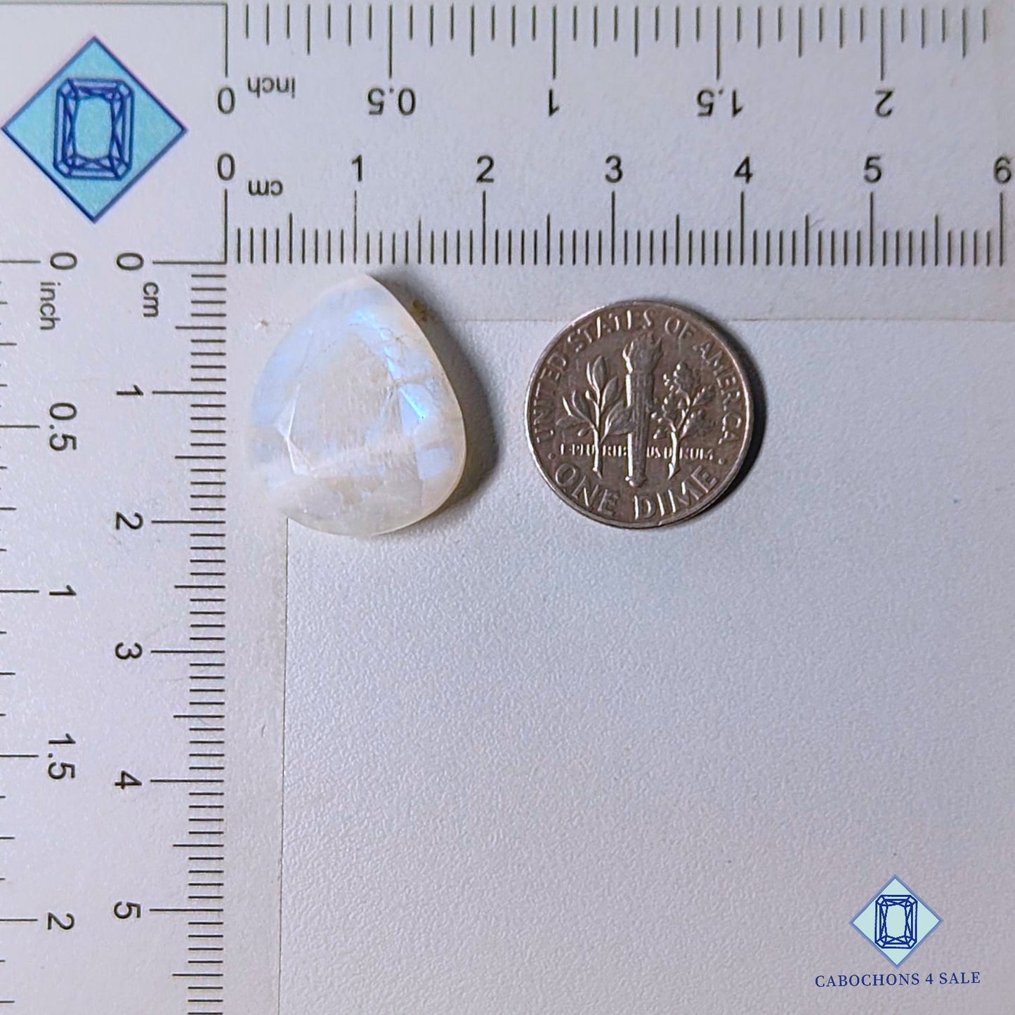 Piedra preciosa de piedra lunar arcoíris natural en forma de pera, tallada en 20 x 17 x 7 mm, procedente de la India, disponible para la venta. 