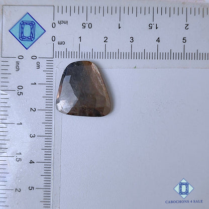 Zafiro natural de talla rosa elegante de 21 x 20 x 4 mm, procedente de Myanmar, disponible para la venta.