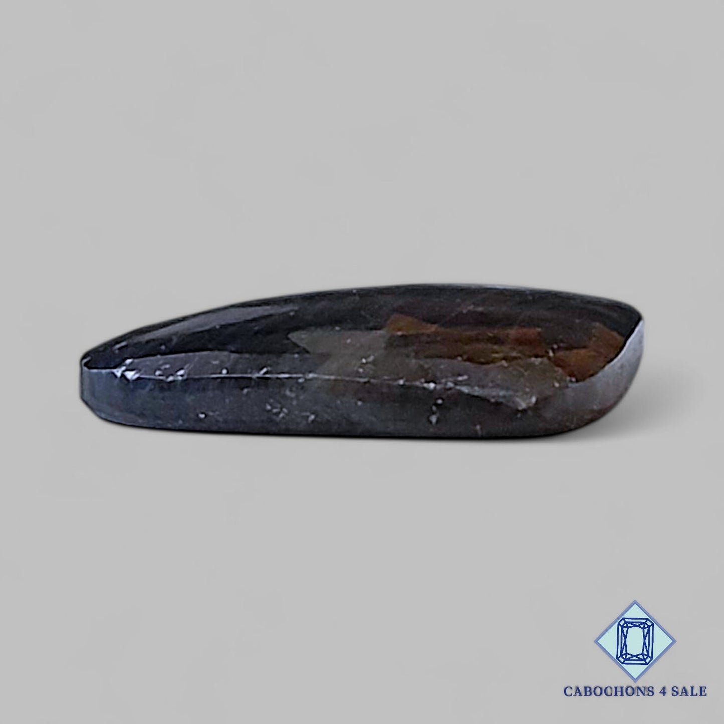 Zafiro natural de talla rosa elegante de 21 x 20 x 4 mm, procedente de Myanmar, disponible para la venta.