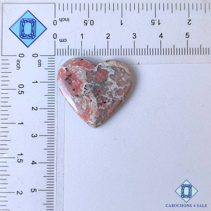 Tallas de corazón de piedra preciosa de thulita natural de 25 x 28 x 5 mm, procedentes de Noruega, disponibles para la venta.